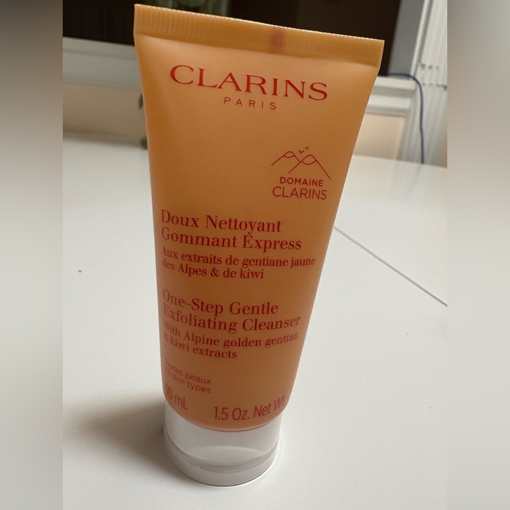 Clarins One -Step Gentle Exfoliating Cleanser
